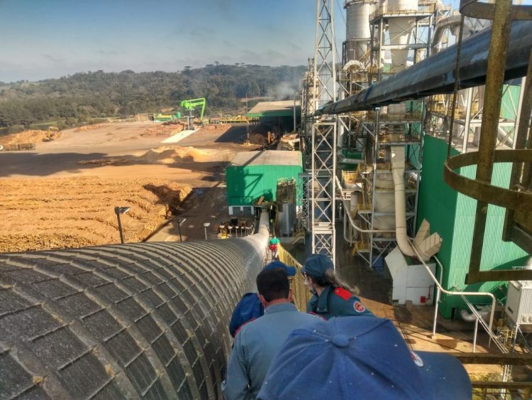 Homem de 33 anos morre prensado em mÃ¡quina