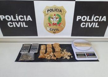 PolÃ­cia de ChapecÃ³ encontra meio quilo de Crack e 4 pessoas sÃ£o detidas