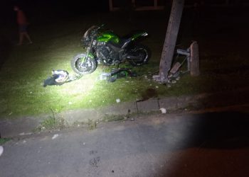 Motorista foge apÃ³s colidir em uma moto causando a morte de uma mulher em SC