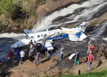 Aeronave com cantora MarÃ­lia MendonÃ§a e produtor cai em MG