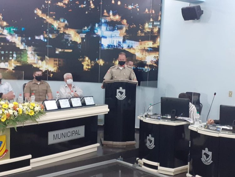 Bombeiros e Policiais destaques em 2020 sÃ£o homenageados na CÃ¢mara de Vereadores de Capinzal