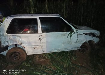 VeÃ­culo colide em poste em Peritiba