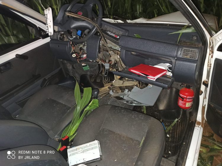 VeÃ­culo colide em poste em Peritiba