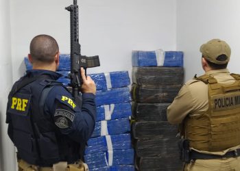 Homem Ã© preso com mais de 400kg de maconha no porta-malas do carro