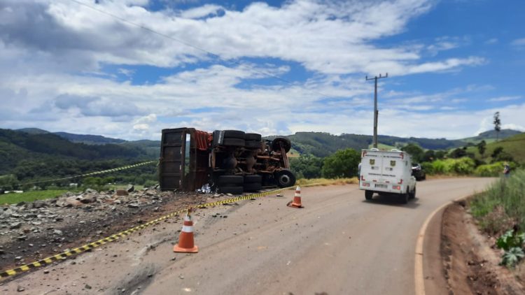 Jovem morre em tombamento de caminhÃ£o no Distrito da Barra do LeÃ£o