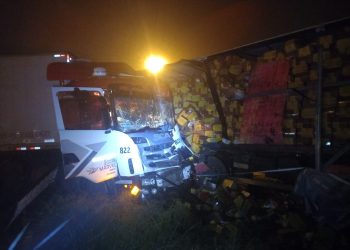 ColisÃ£o entre duas carretas mobiliza Corpo de Bombeiros VoluntÃ¡rios de Irani