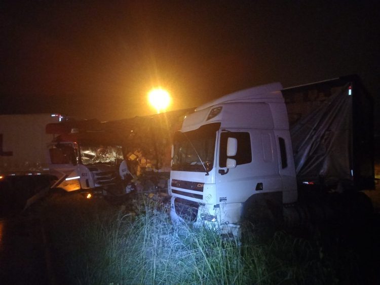 ColisÃ£o entre duas carretas mobiliza Corpo de Bombeiros VoluntÃ¡rios de Irani