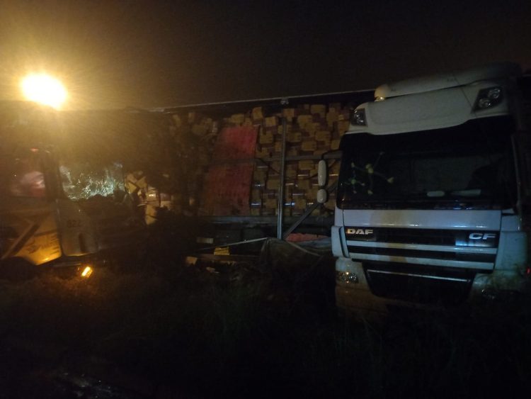 ColisÃ£o entre duas carretas mobiliza Corpo de Bombeiros VoluntÃ¡rios de Irani