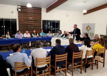 Projeto VOZ ÃNICA Ã© pauta da plenÃ¡ria da FACISC regiÃ£o Meio Oeste