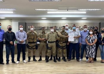 Policiais Militares que salvaram bebÃª sÃ£o homenageados