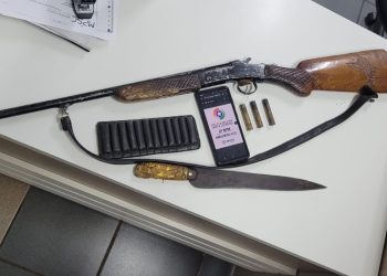 Homem Ã© preso por tentar atirar no prÃ³prio irmÃ£o apÃ³s briga no Oeste