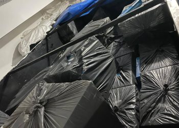 Condutor tenta atropelar policiais durante tentativa de fuga em Ãguas de ChapecÃ³