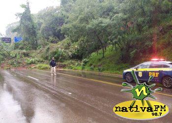 Grande queda de barreira interdita completamente a BR 153 em ConcÃ³rdia