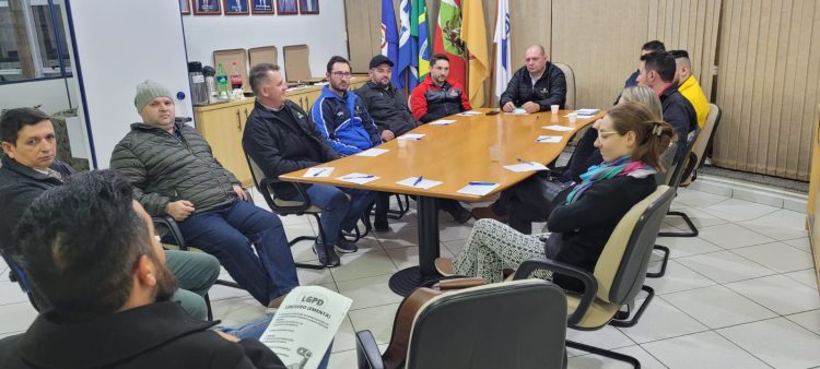 CDL de Capinzal, Ouro e LacerdÃ³polis realiza reuniÃ£o mensal de diretoria