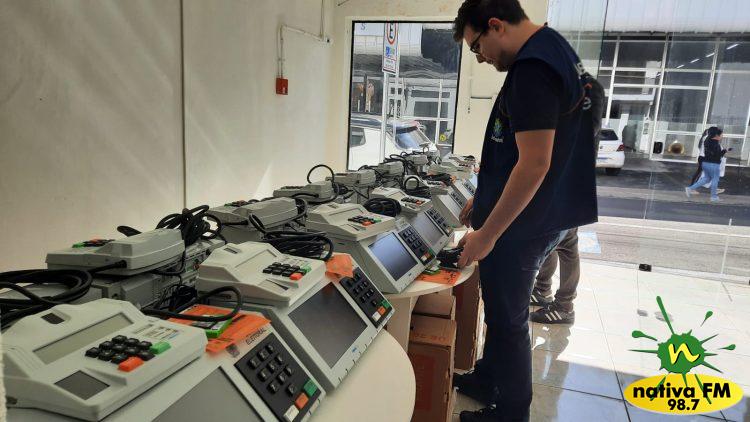 CartÃ³rio Eleitoral realiza a preparaÃ§Ã£o das urnas para as eleiÃ§Ãµes