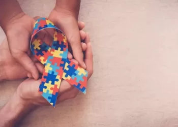 CrianÃ§a autista que sofreu discriminaÃ§Ã£o em escola pÃºblica serÃ¡ indenizada pelo municÃ­pio