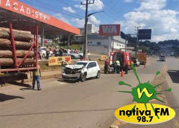 ColisÃ£o traseira deixa mulher ferida, na SC-135 em Videira