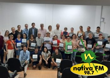 FamÃ­lias sÃ£o contempladas com a regularizaÃ§Ã£o do imÃ³vel atravÃ©s do programa Regulariza Capinzal