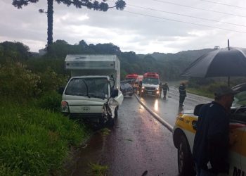 ColisÃ£o envolvendo carro e caminhÃ£o deixa dois feridos em Campos Novos