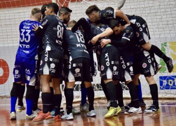 JoaÃ§aba Futsal vence o CamboriÃº e assume a lideranÃ§a da SÃ©rie Ouro