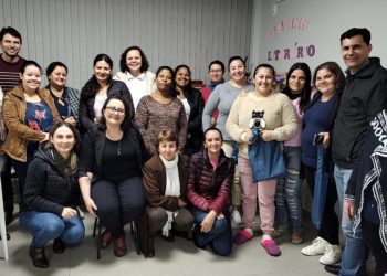 BeneficiÃ¡rios do programa Bolsa FamÃ­lia de Ouro iniciam curso de manicure e pedicure