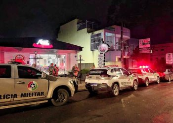 TrÃªs bares sÃ£o interditados por falta de tratamento acÃºstico em CaÃ§ador