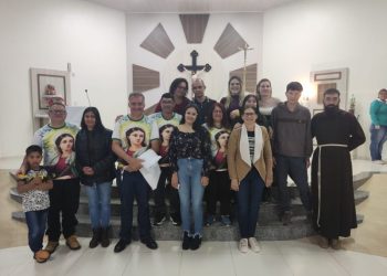 Comunidade do Lar ImÃ³veis realiza a quarta noite de novena preparatÃ³ria para a festa da padroeira Nossa Senhora Aparecida