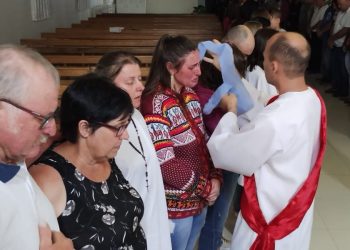 EncenaÃ§Ã£o de meditaÃ§Ã£o marca a oitava noite da novena preparatÃ³ria para a Festa do Loteamento Lar ImÃ³veis