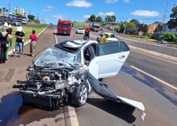 Acidente entre carro e caminhÃ£o deixa duas pessoas feridas na BR-282