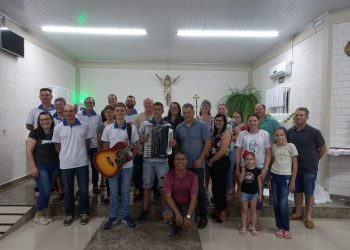 Casa cheia marca a primeira noite de trÃ­duo em honra Imaculada ConceiÃ§Ã£o no loteamento Parizotto