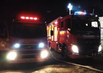 Quatro pessoas inalam fumaça e precisam de atendimento durante incêndio em aviário