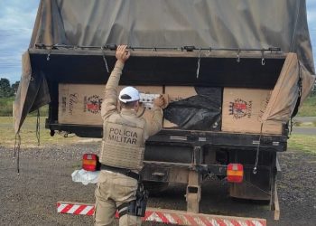 Caminhão é flagrado transportando 200 mil maços de cigarro contrabandeados