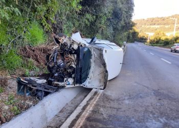 Duas pessoas ficam feridas em saída de pista na SC-150 em Lacerdópolis