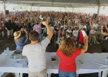 Professores catarinenses entram em greve a partir do dia 23 de abril