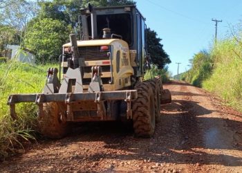 Secretaria de Obras de Ouro mantem três frentes de trabalho nas estradas do interior