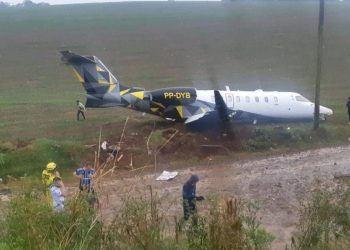 Avião sai da pista durante tentativa de pouso em aeroporto de Erechim e deixa uma pessoa ferida