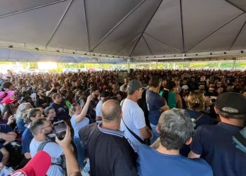 Professores de SC decidem suspender greve por 60 dias