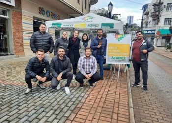 Núcleo Jovem da ACIRP promove ações para conscientizar sobre a carga tributária no Brasil
