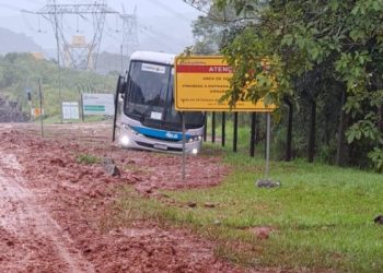 Ônibus que transportava trabalhadores da BRF para Machadinho e Maximiliano de Almeida sofre saída de pista