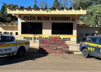Ação conjunta da PRF e PMRv intercepta mais de uma tonelada de maconha no Oeste de SC