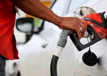 Petrobras anuncia aumento de 7,12% no preço da gasolina