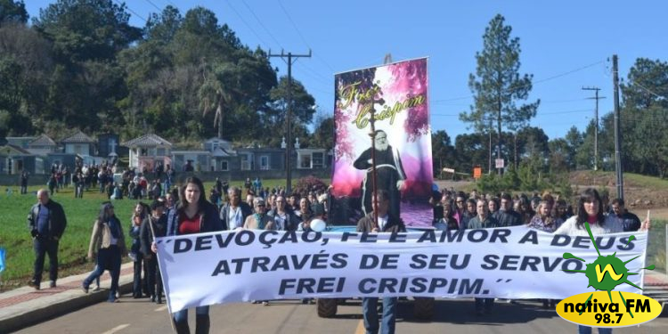 Foto: Devotos de Frei Crispim