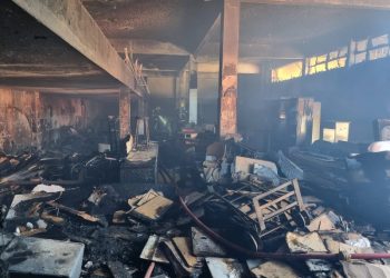 Incêndio de grande proporção atinge loja de móveis em Joaçaba