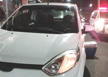 Condutor embriagado derrapa veículo e passageira desacata policiais em Concórdia