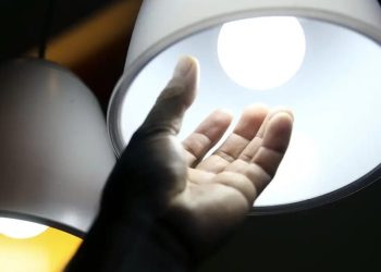 Aneel muda bandeira tarifária para vermelha patamar 2 em setembro