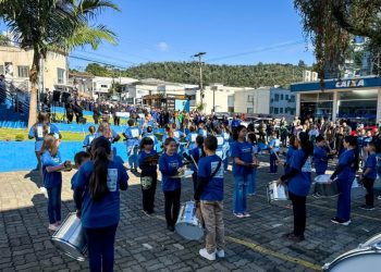 Momento cívico de Capinzal marca estreia da Fanfarra “Transformando Sonhos”