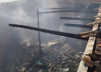 Pai vai ao mercado, casa pega fogo e criança de 2 anos morre carbonizada no PR