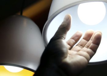 Bandeira tarifária de novembro será amarela, anuncia Aneel