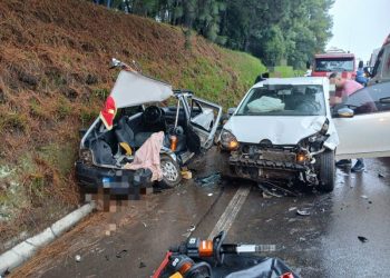 Colisão entre dois veículos mobiliza bombeiros e Samu na BR-282, em Joaçaba