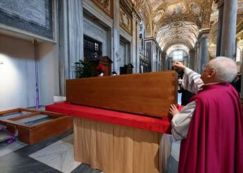 Papa Francisco é sepultado em Roma